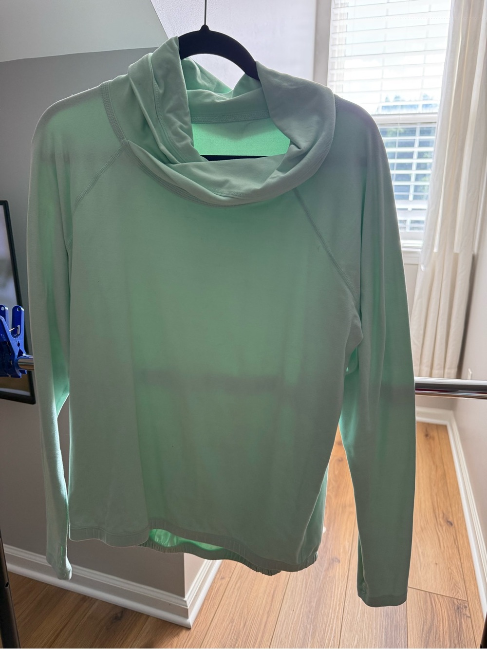 Light Lululemon Mint Green Women's Cowl Neck Top